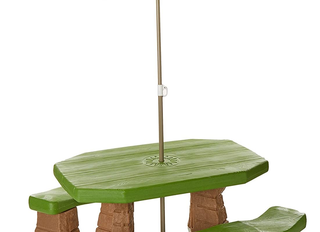 Step2 Naturally Playful Picnic Table With Umbrella Playset
